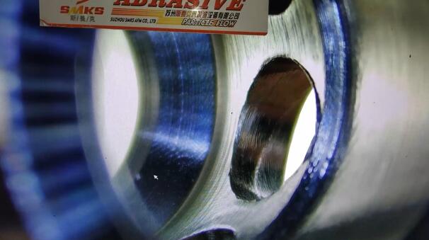 分享一个<a href='//m.hk-konki.com' target='_blank'><u>交叉孔去毛刺</u></a>的案例