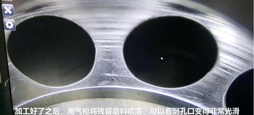 人工看不容易看到的深内孔毛刺,磨粒流抛光机如何去毛刺